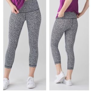 ATHLETA  7/8 LEGGINGS SIZE SMALL